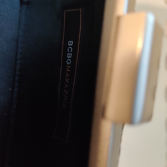 BCBG Silver Liquid Metal Barrel Clutch Bag EUC 🛍️ - Picture 6 of 11